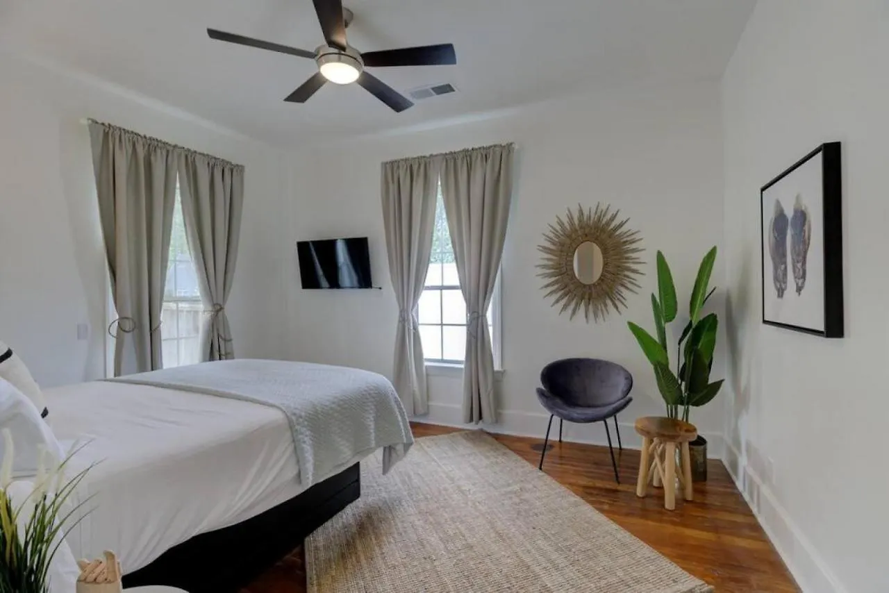 Holiday home Walk To Overton Square From Your Historic Retreat Memphis
