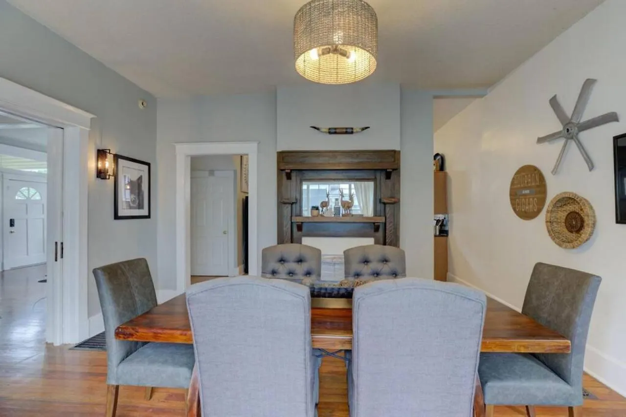 Walk To Overton Square From Your Historic Retreat Memphis United States