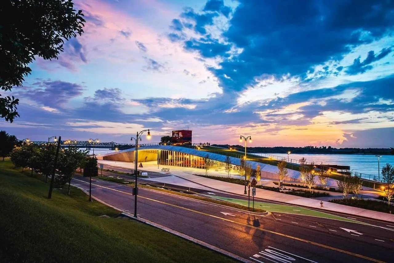 Walk To Overton Square From Your Historic Retreat Memphis Holiday home