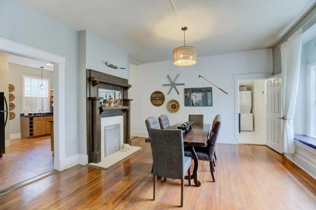 Walk To Overton Square From Your Historic Retreat Memphis Holiday home