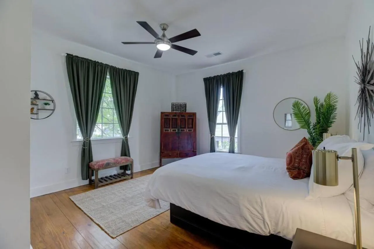 Holiday home Walk To Overton Square From Your Historic Retreat Memphis United States