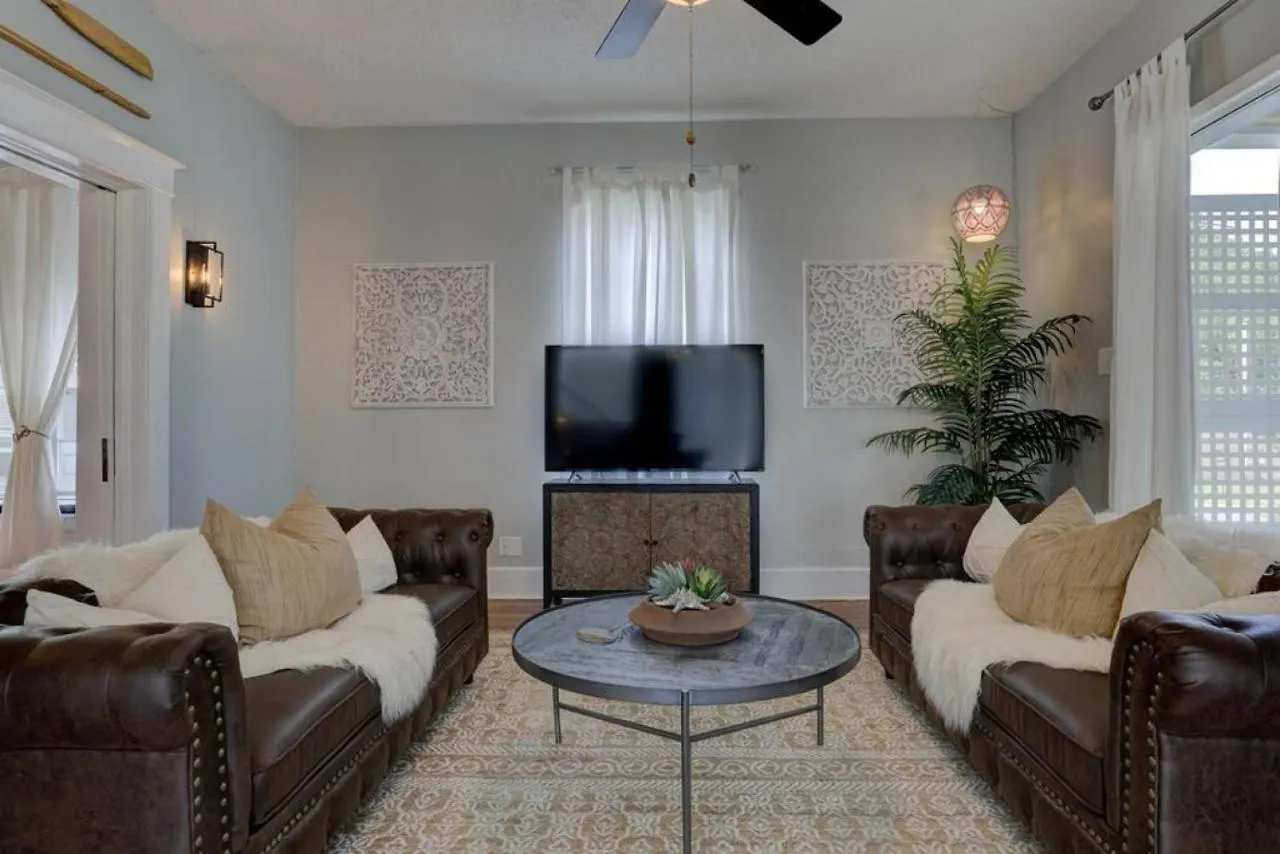 Walk To Overton Square From Your Historic Retreat Memphis Holiday home