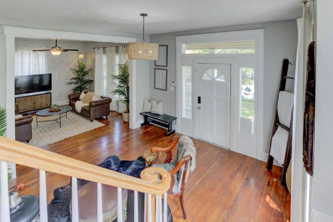 Holiday home Walk To Overton Square From Your Historic Retreat Memphis